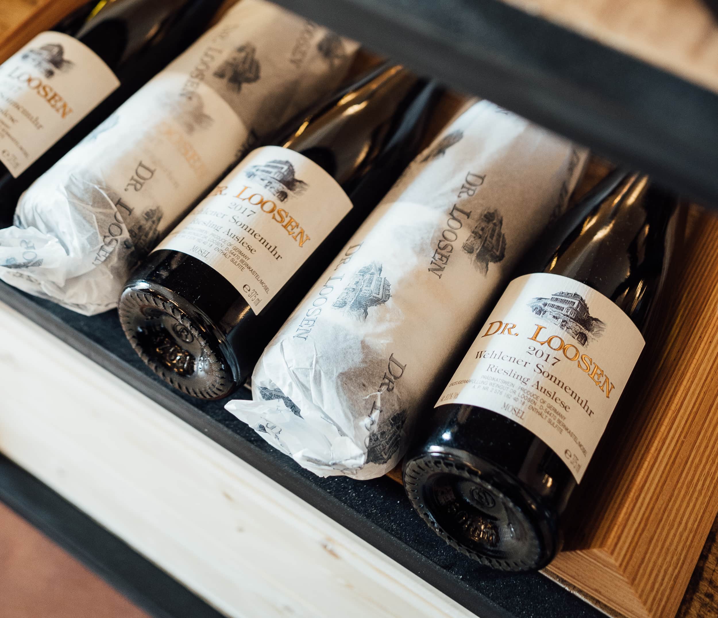 Bild von Weinflaschen des Weinguts Doktor Loosen