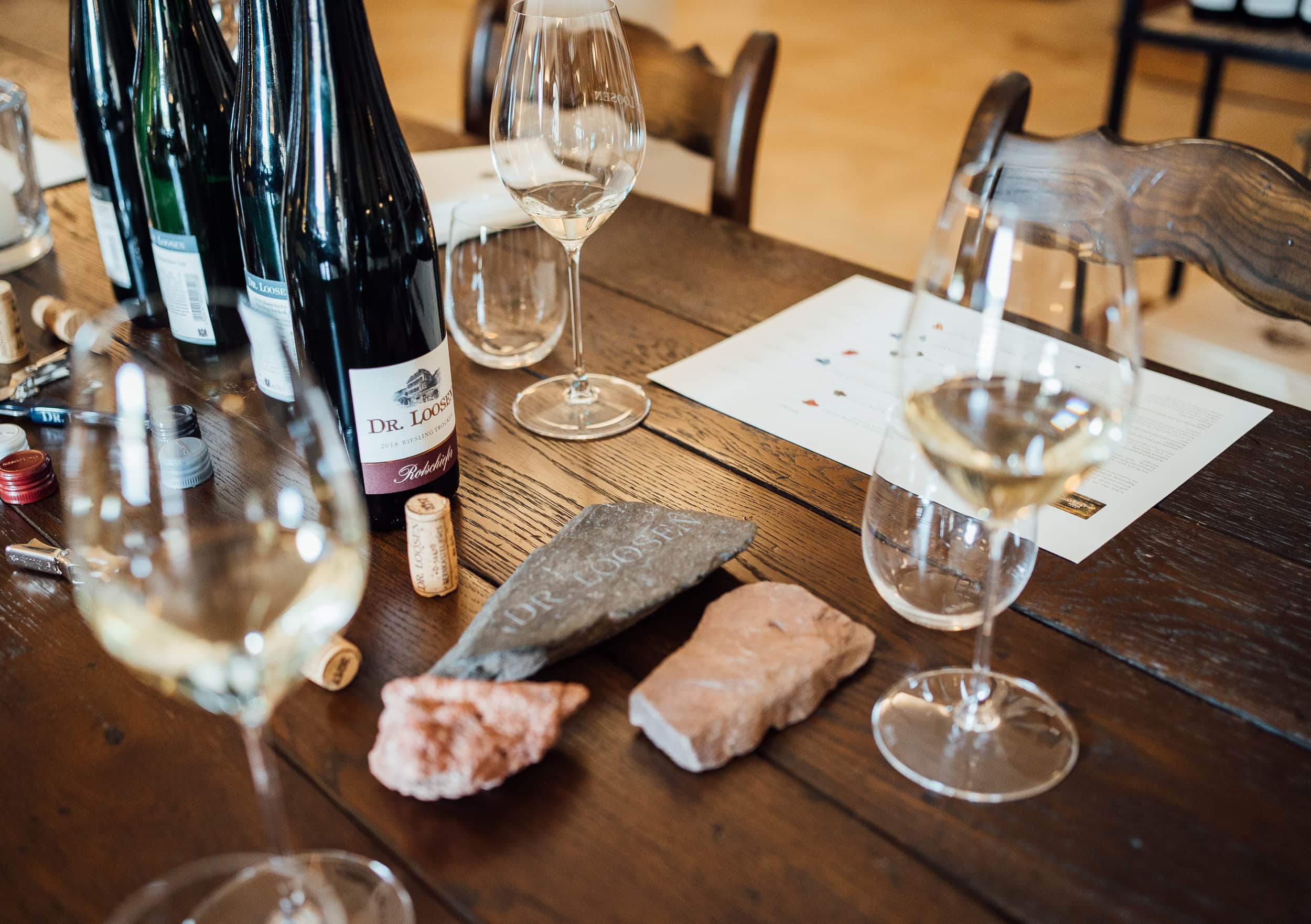 Verkostungstisch am Weingut Doktor Loosen